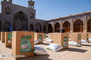 توزیع بسته ی معیشتی در مسجد نصیرالملک شیراز