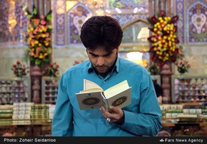 زائران حسینی در حرم مطهر امام حسین (ع)