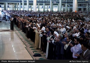 اقامه نماز به امامت حجت السلام آیت الله موحدی کرمانی
