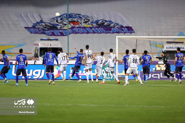 استقلال و گل‌گهر، گل گهر و استقلال، فوتبال