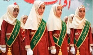 دومین جشنواره سرود خواهران منتخب دانش‌آموز و هنرمند بسیجی از شهرستان‌های استان یزد با عنوان «آفتاب مهربانی»، در آستان مبارک حضرت حسین‌بن موسی‌الکاظم(ع) طبس