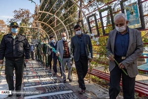 حضور مسئولین  بر سر مزار شهدای مدافع حرم استان فارس(شیراز)