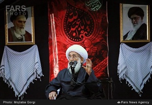 دیدار خانواده شهدا با آیت الله نوری همدانی
