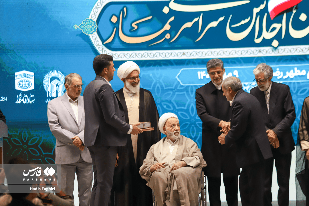 اجلاس سراسری نماز با حضور خانواده حداد عادل در مشهد