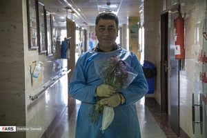 تجلیل دانشجوایان از کادر درمانی بیمارستان توحید«بخش کرونا »