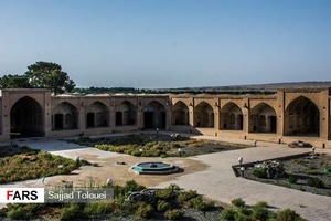 کاروانسرایی در دشت طلایی ری