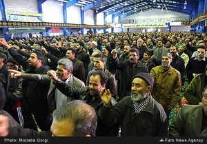 دیدار خانواده شهدا با آیت الله نوری همدانی