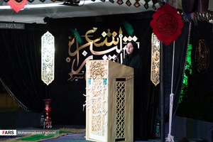 شعر خوانی سارا خلیفه از زرقان در سی و ششمین شب شعر عاشورایی / آستان مقدس حضرت علی ابن حمزه (ع) شیراز