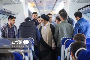  دیدار صمیمانه آل هاشم  با دانشجویان در قطار