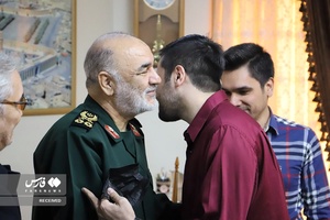 دیدار سردار سرلشکر پاسدار حسین سلامی فرمانده کل سپاه پاسداران با خانواده شهید سردار حمیدرضا میرزایی