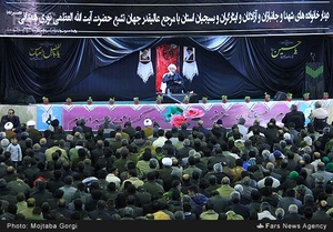 دیدار خانواده شهدا با آیت الله نوری همدانی