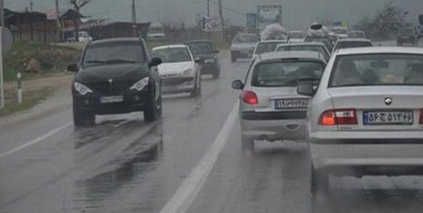 جاده‌های فارس لغزنده است/ تردد با زنجیر چرخ 