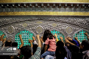 آئین تعویض پرچم گنبد و پوش ضریح حرم مطهر رضوی