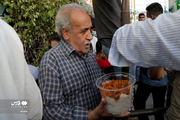 طبخ و توزیع 1500 پرس غذای گرم به مناسبت عید غدیر در ایلام 
