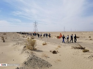  پیاده‌روی خانواده‌های شهدا و ایثارگران به مناسبت فرا رسیدن سالگرد شهدای تاسوکی