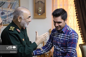 دیدار سردار سرلشکر پاسدار حسین سلامی فرمانده کل سپاه پاسداران با خانواده شهید سردار حمیدرضا میرزایی