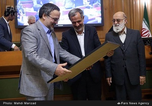 تجلیل از تقوی معاون حقوقی و امور شوراهای شهرداری تهران در جلسه شورای اسلامی شهر تهران
