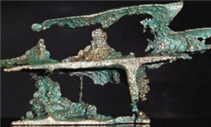 مجسمه برنزی اثر بنایی