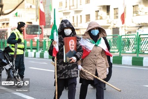 حضور بانوان در ساعات آغازین راهپیمایی جشن 44 سالگی انقلاب  خیابان انقلاب - دروازه شمیران