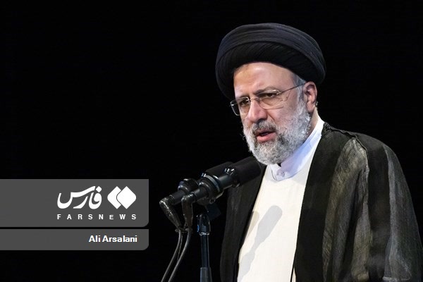 سخنرانی سید ابراهیم رئیسی رئیس‌جمهور درمراسم دیدار با اقشار مختلف مردم ، ایثارگران و خانواده شهدای مهاباد در تالار وحدت مهاباد
