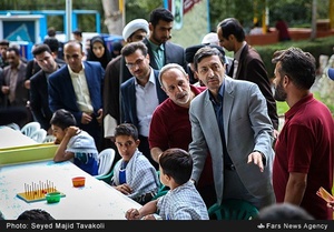 بازدید پرویز فتاح، رئیس کمیته امداد امام خمینی (ره) و حجت الاسلام و المسلمین سید محمد شیرازی، امام جمعه فشم از اردوی دانش آموزی رهپویان ولایت