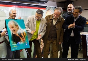 رونمایی از تابلو عکس مرتضی سرهنگی در پنجاهمین عصرانه ادبی فارس