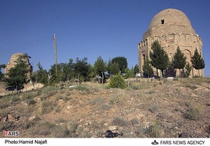 بقعه چهل دختران در روستای تاریخی توران پشت - شهرستان تفت