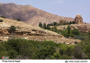 بقعه چهل دختران در روستای تاریخی توران پشت - شهرستان تفت
