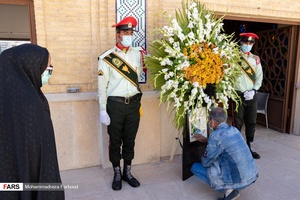 حضور خانواده شهید محمدحسین دهقانی در مراسم تشییع / حرم مطهر حضرت شاهچراغ(ع) شیراز