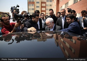 خروج محمد جواد ظریف، وزیر امور خارجه از نشست ((مذاکرات هسته ای و علوم سیاسی در ایران))