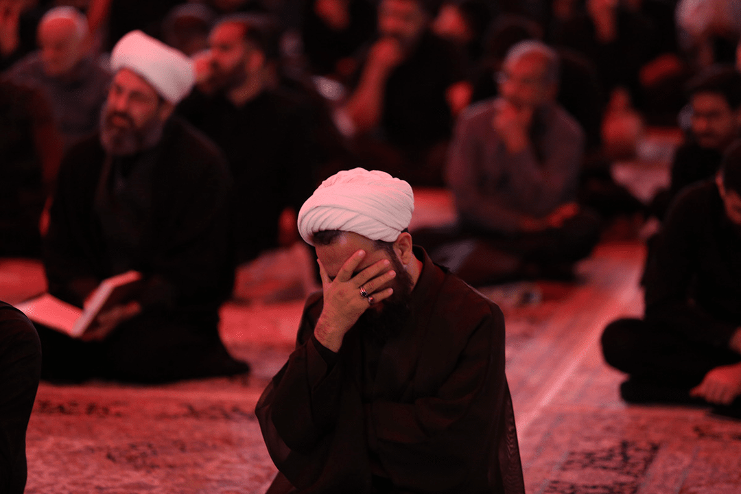 گزارش تصویری؛  زائران حرم بانوی کرامت در سوگ ام ابیها اشک ماتم ریختند