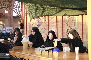 همراه با زوار و خادمان حسینی از نجف تا کربلا