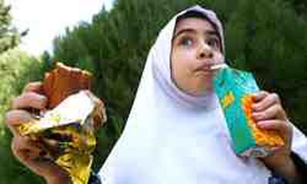 تغذیه دختران دانش آموز