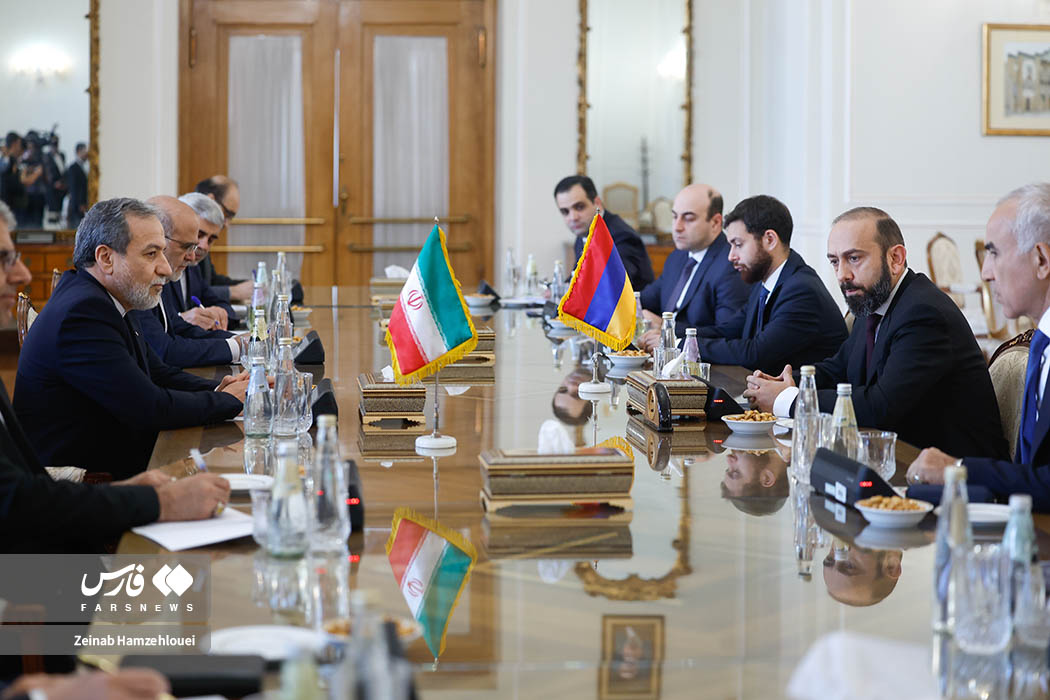 دیدار عراقچی با وزیرخارجه ارمنستان