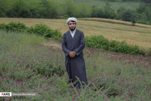 حجت‌الاسلام  ابراهیم خرم‎دل، روحانی ساکن در  روستای زرین گل از توابع شهرستان علی آباد در  استان گلستان