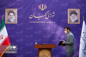 ورود هادی طحان نظیف سخنگوی شورای نگهبان به نشست خبری 