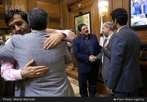 تجلیل از سید‌مناف هاشمی معاون سابق برنامه‌ریزی شهرداری تهران در جلسه شورای اسلامی شهر تهران