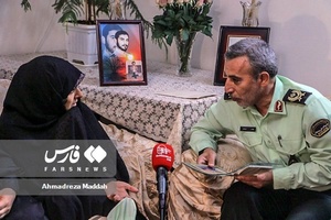 لحظه اعلام خبر شناسایی هویت شهید گمنام به خواهر شهید «حسین علامه»