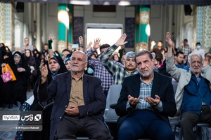  سمت راست سردار محمداسماعیل کوثری نماینده مجلس و پدر شهید در مراسم سومین سالگرد شهید مدافع حرم ابوالفضل سرلک