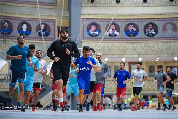 تمرین کشتی آزاد