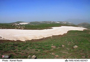 طبیعت زیبای اطراف دریاچه نئور در ۴۸ کیلومتری جنوب شرقی اردبیل 