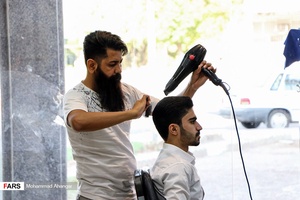 داماد ها قبل از اجرای مراسم عقد به آرایشگاه می روند 
