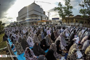 نماز باشکوه عید فطر در رشت برگزار شد