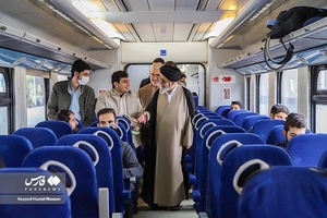  دیدار صمیمانه آل هاشم  با دانشجویان در قطار