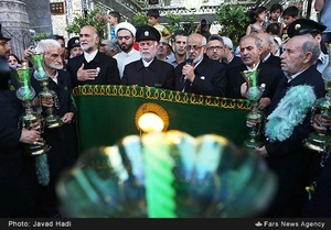 کاروان زیر سایه خورشید در حرم حضرت عبدالعظیم حسنی علیه السلام