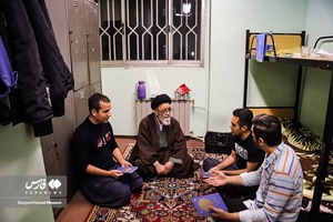 حضور سرزده حجت الاسلام والمسلمین سیدمحمدعلی آل هاشم امام جمعه تبریز و نماینده ولی فقیه در آذربایجان شرقی به مناسبت روز دانشجو درخوابگاه دانشجویان دانشگاه تبریز