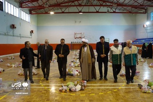 تهیه بسته های یلدایی توسط کانون های خدمت رضوی  شهرستان اهر جهت توزیه بین نیازمندان شهرستان اهر