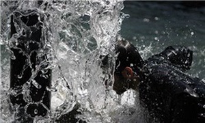 آب تنی شهروندان اراکی در هوای گرم تابستان