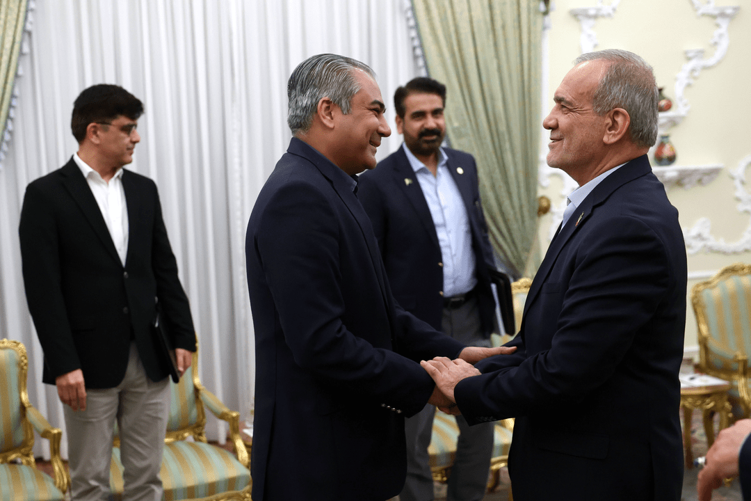 گزارش تصویری دیدار فرمانده ارتش پاکستان با رئیس‌جمهور