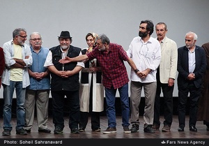 حضور هنرمندان حاضر در اکران خصوصی فیلم سینمایی«هیهات» جهت تقدیر از خانواده سردار شهید حسین همدانی